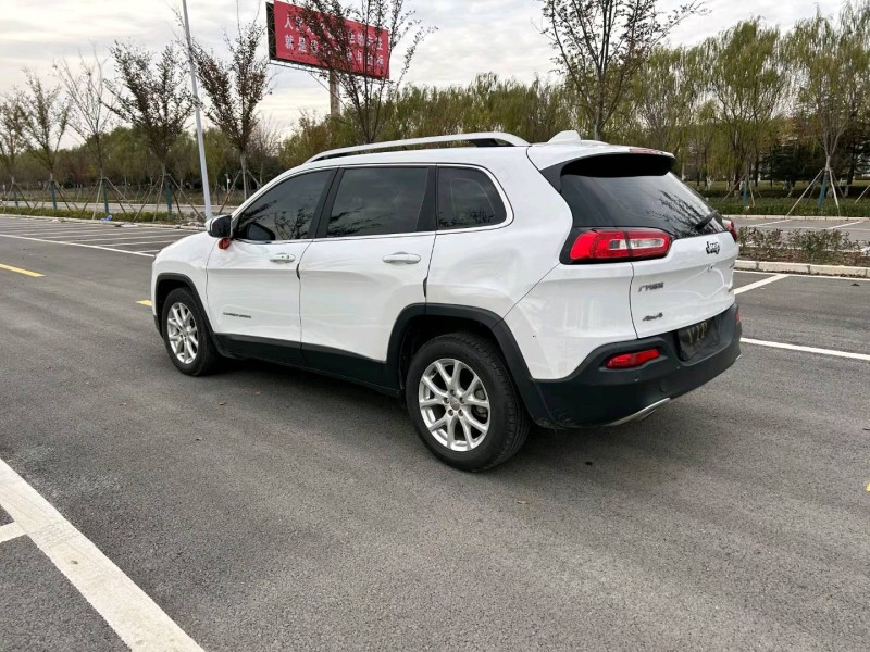 徐州17年Jeep自由光8