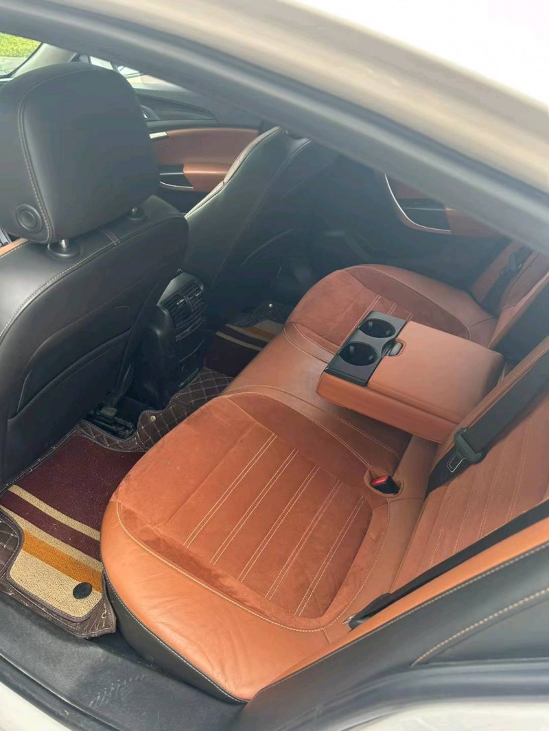 青岛17年别克君威5