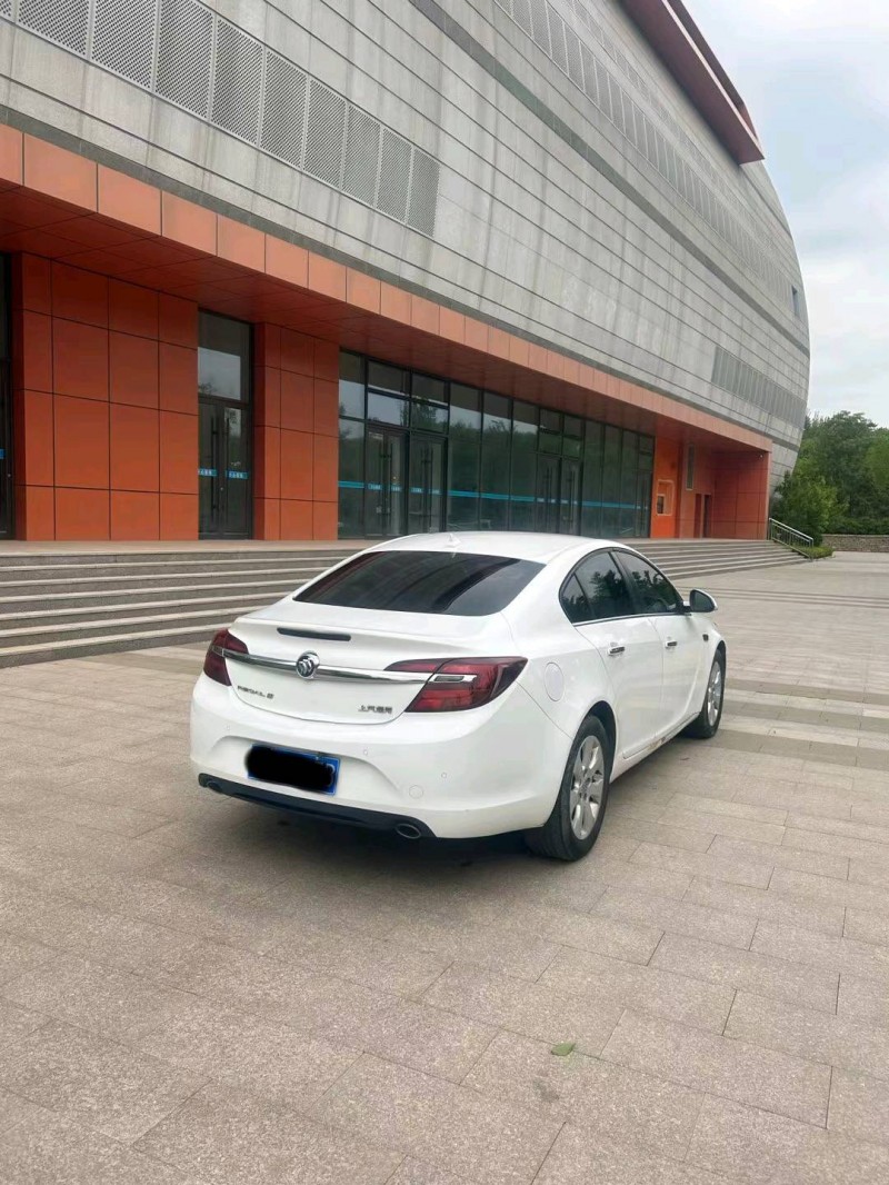 青岛17年别克君威7