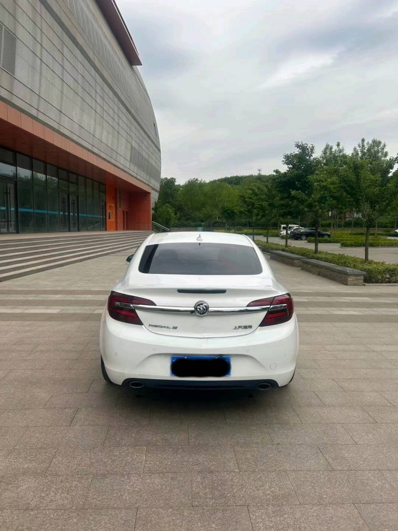 青岛17年别克君威9