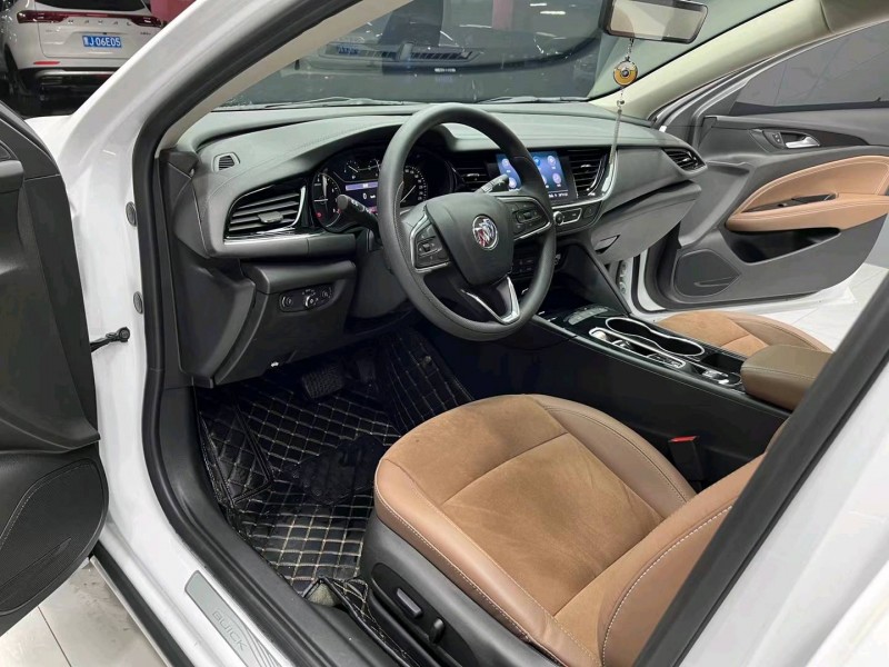 成都23年别克君威5