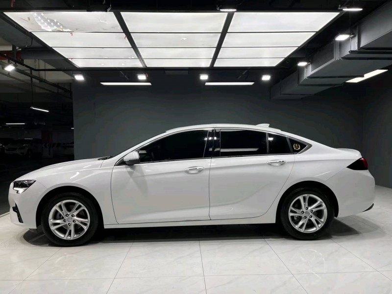 成都23年别克君威8