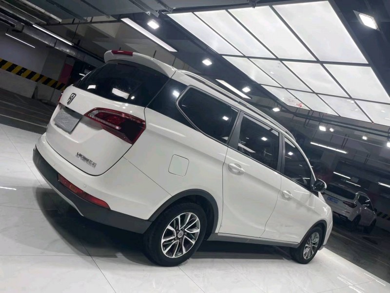 成都19年宝骏7308