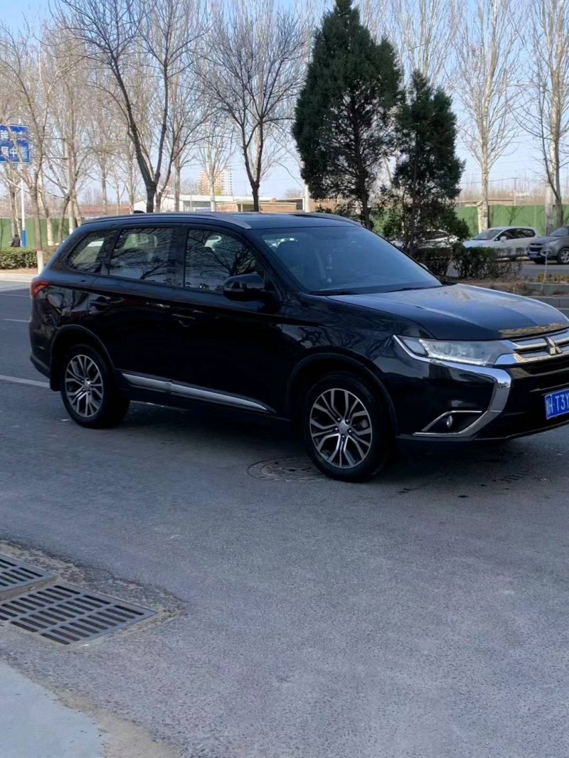 保定18年三菱欧蓝德2