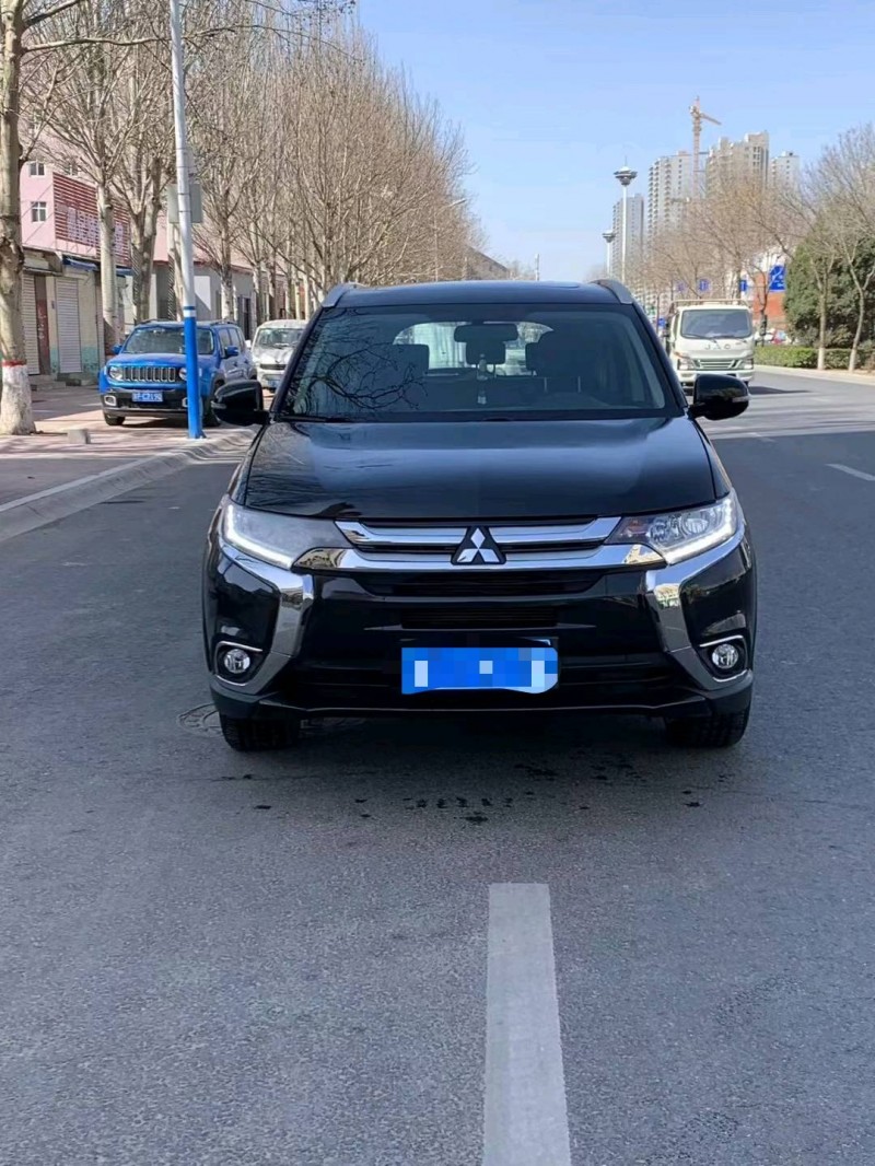 保定18年三菱欧蓝德1