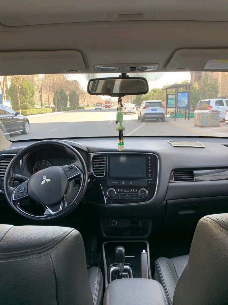 保定18年三菱欧蓝德5