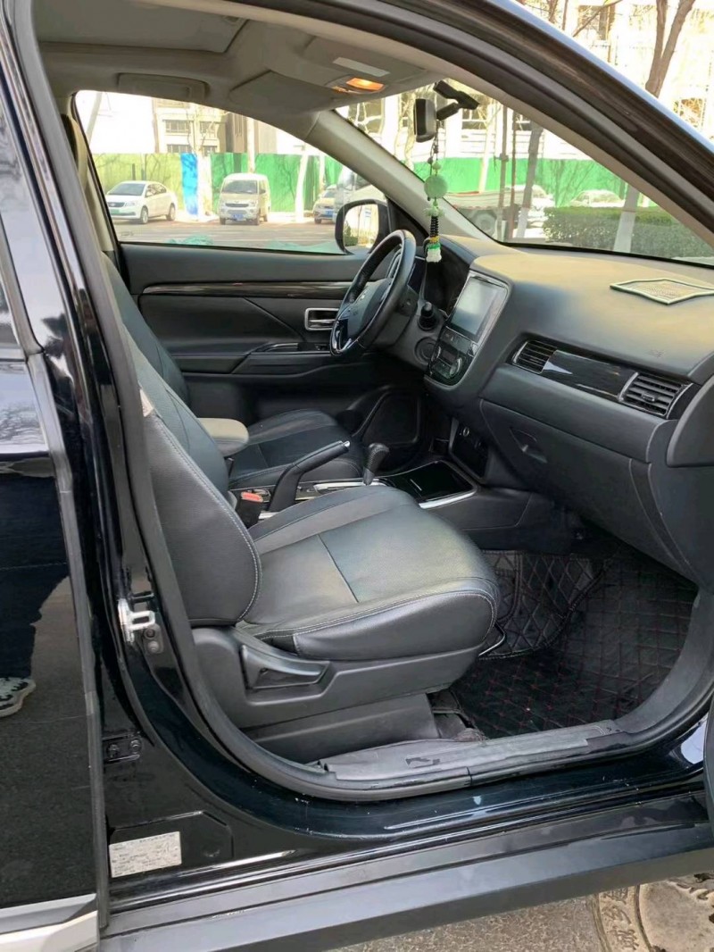 保定18年三菱欧蓝德6