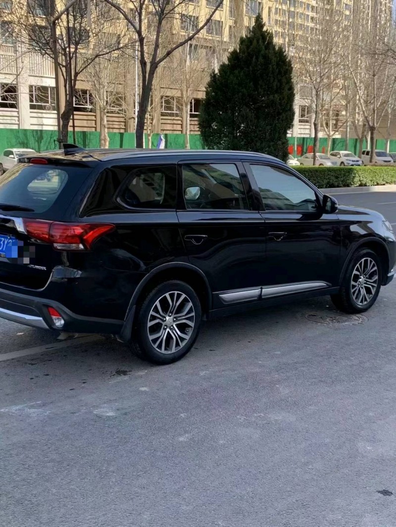 保定18年三菱欧蓝德7