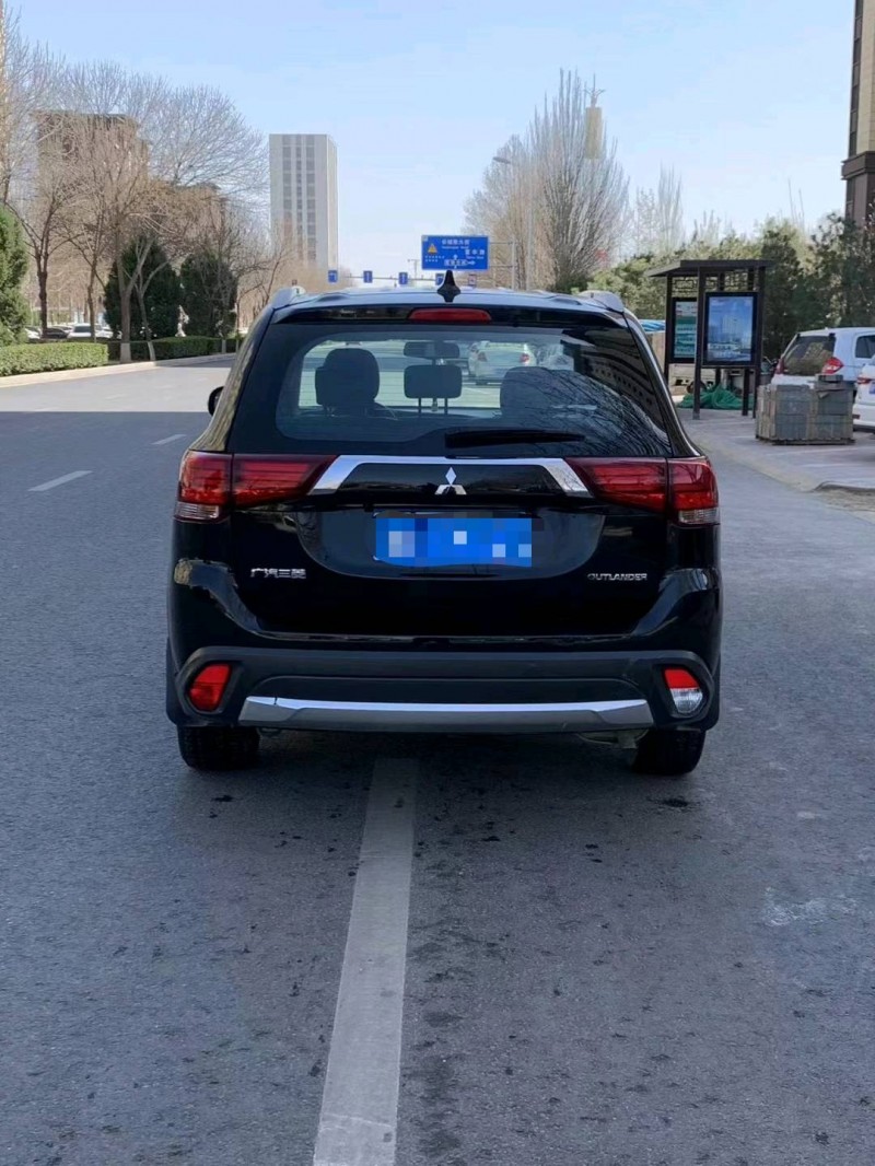 保定18年三菱欧蓝德9