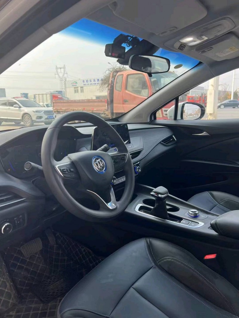 保定21年别克微蓝8