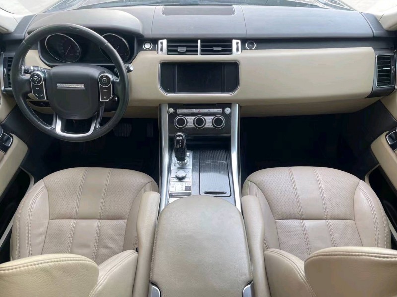 青岛16年路虎揽胜运动3