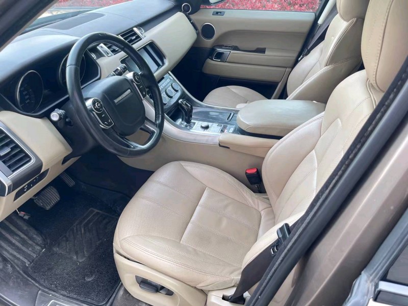 青岛16年路虎揽胜运动4