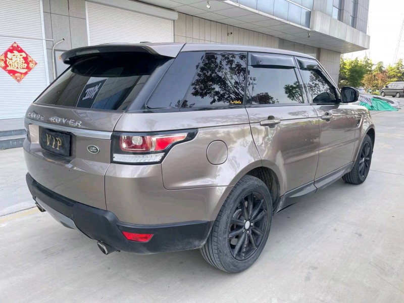 青岛16年路虎揽胜运动8