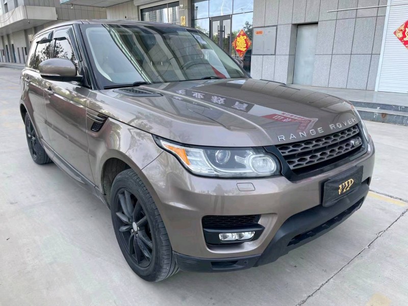 青岛16年路虎揽胜运动9