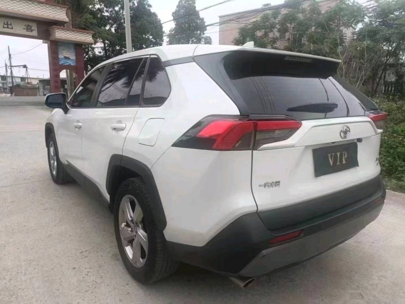 深圳21年丰田RAV4荣放5