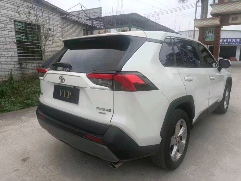 深圳21年丰田RAV4荣放8