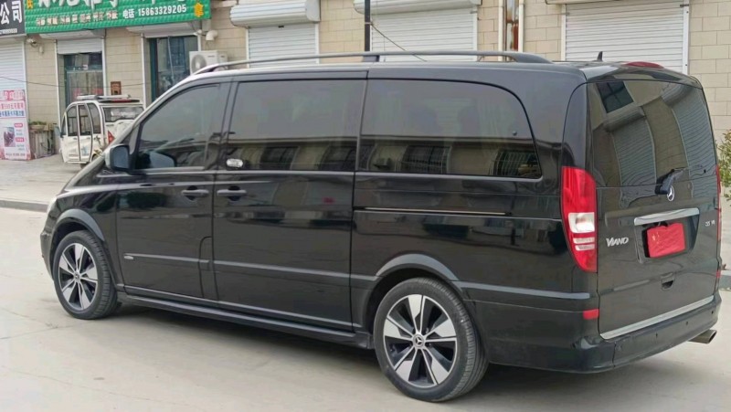 青岛15年奔驰唯雅诺4