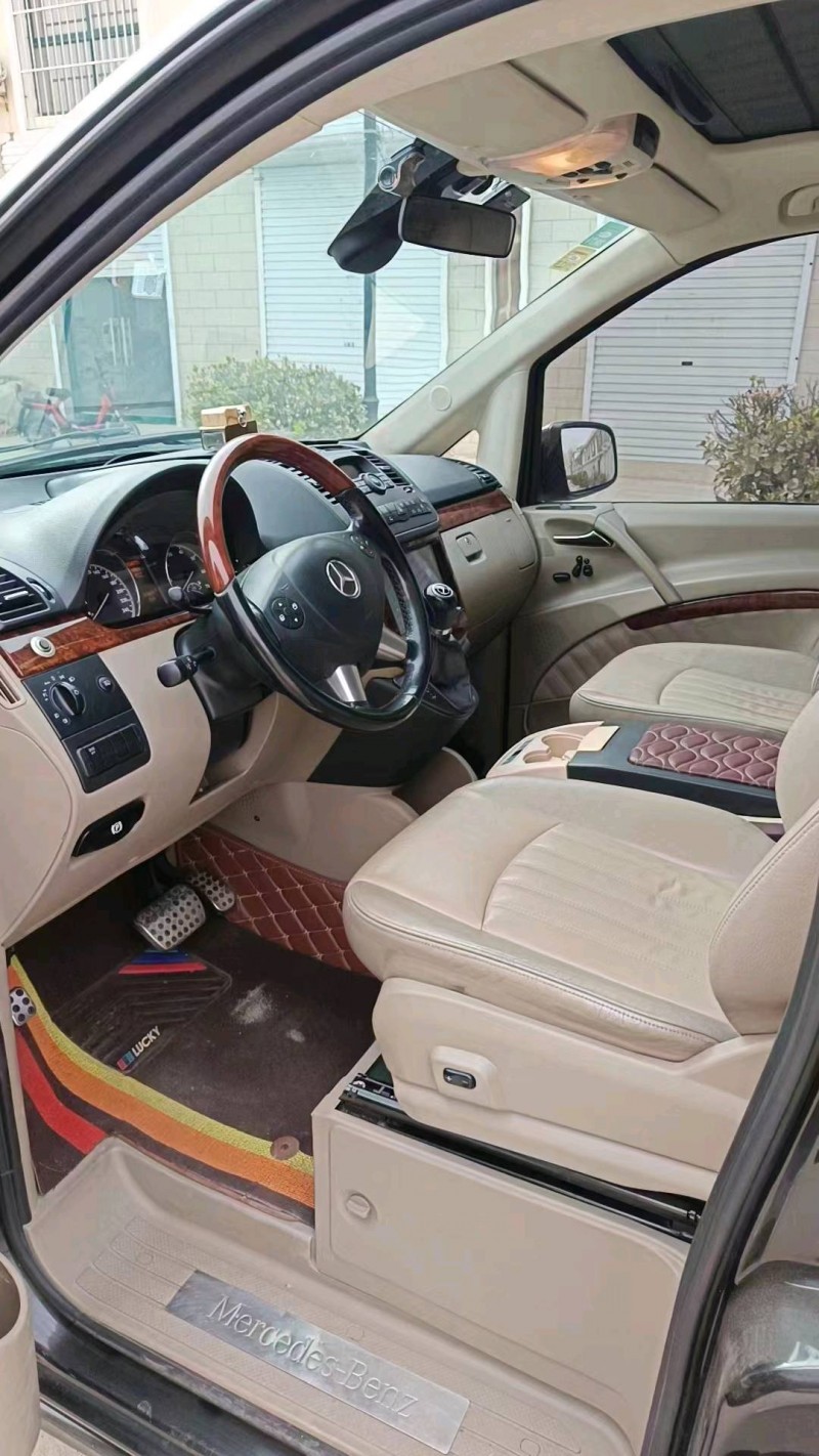 青岛15年奔驰唯雅诺8