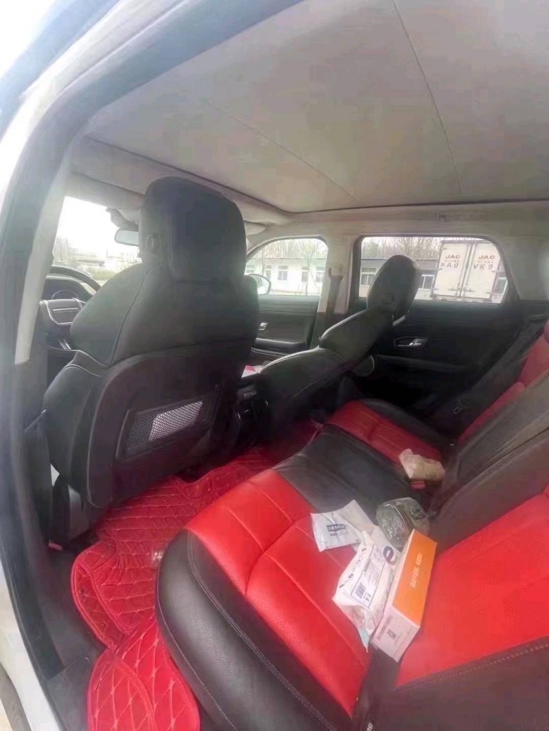 青岛17年路虎极光9