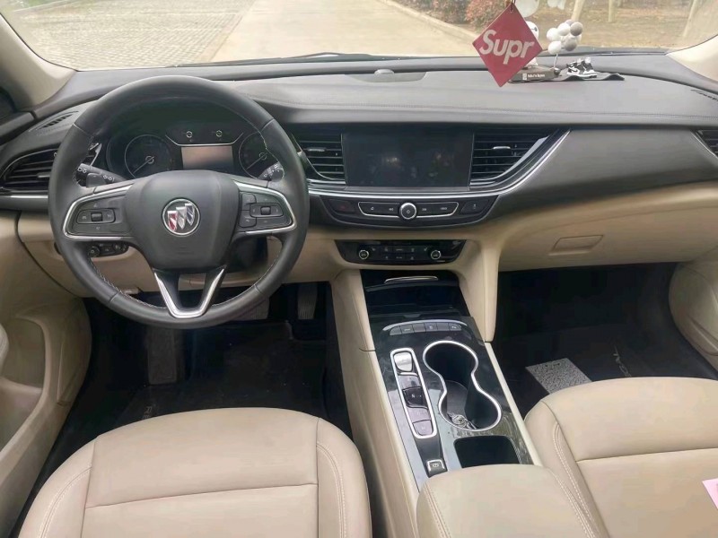 青岛21年别克君威5