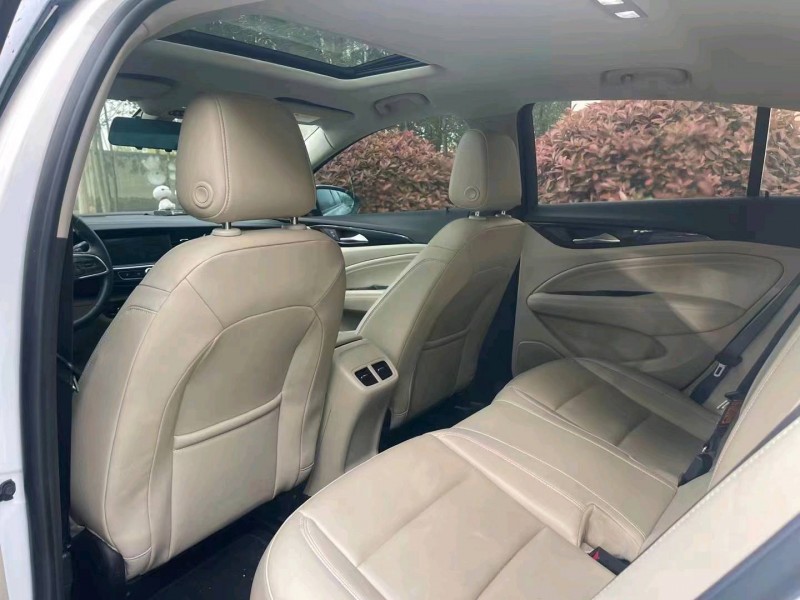 青岛21年别克君威9