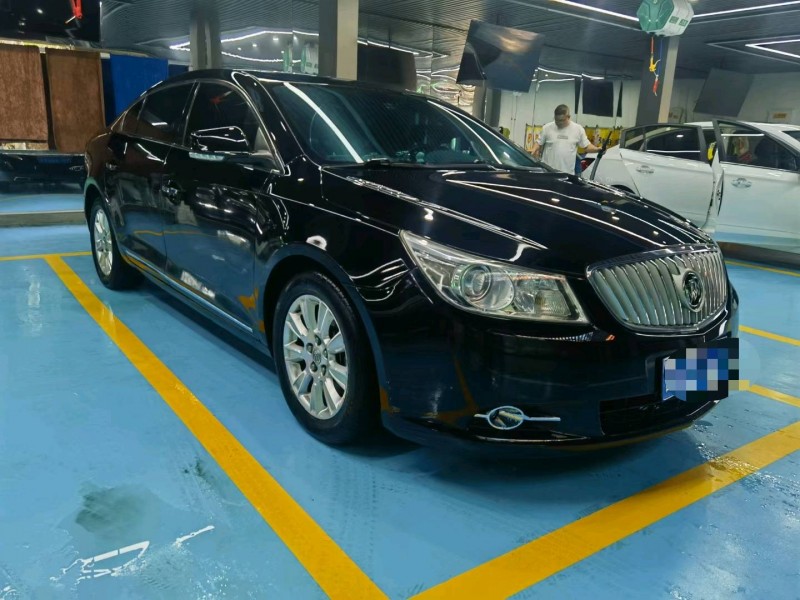 枣庄12年别克君越2