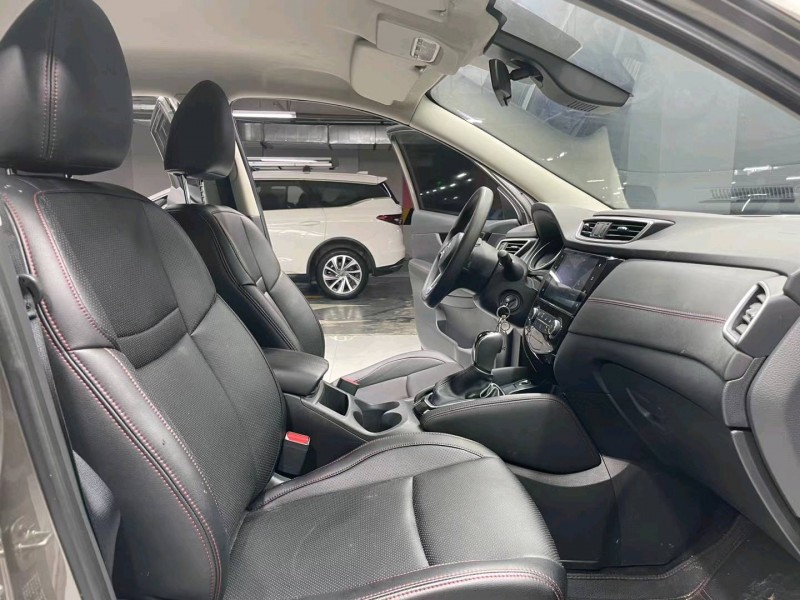 成都20年日产逍客7