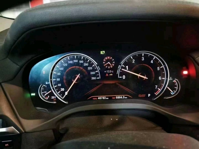 成都19年宝马X34