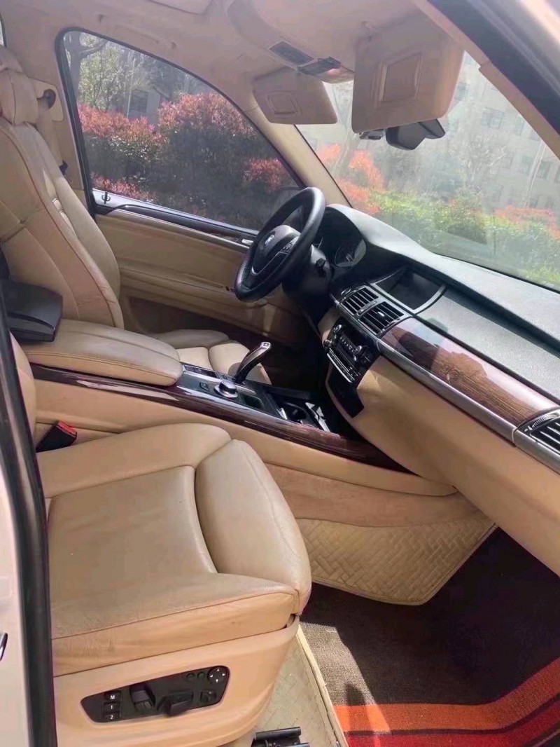 济南08年宝马X58