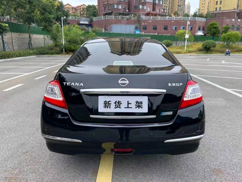 宜昌11年日产天籁4