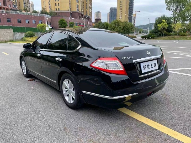 宜昌11年日产天籁6