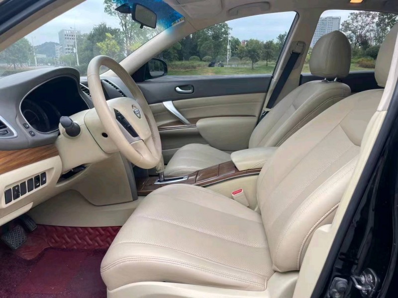 宜昌11年日产天籁8