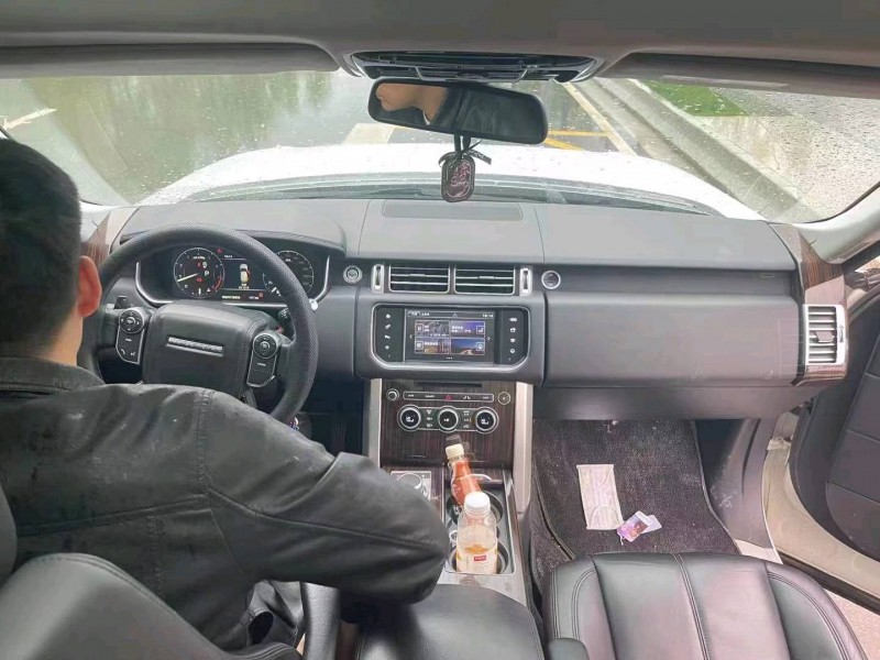 广州16年路虎揽胜行政3