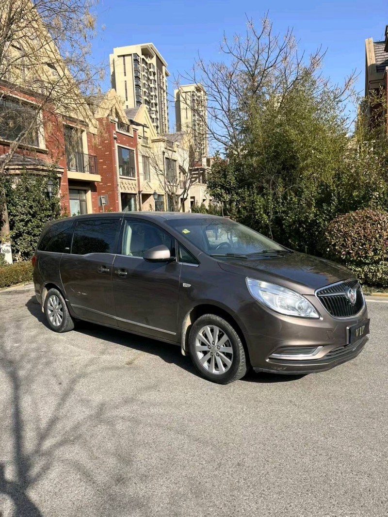 青岛17年别克GL82