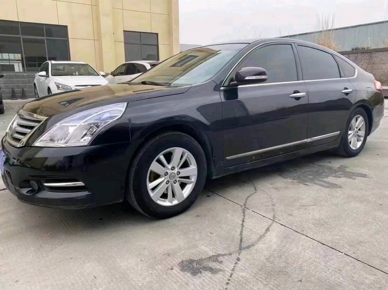 宜昌12年日产天籁2