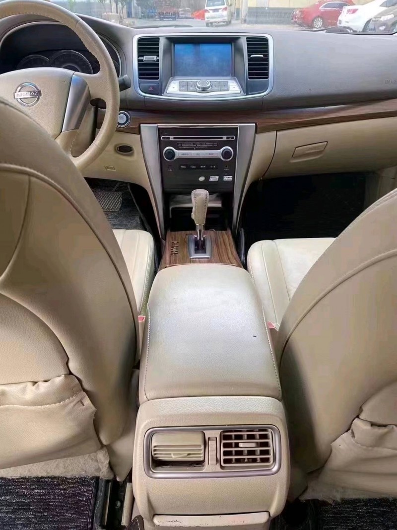 宜昌12年日产天籁7