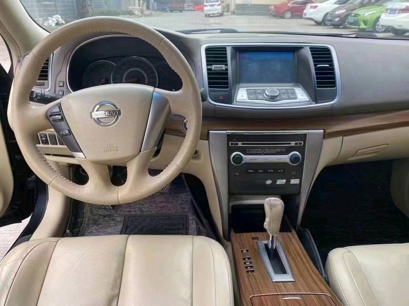 宜昌12年日产天籁8