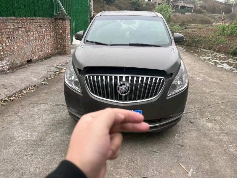 成都16年别克GL81