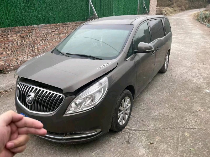 成都16年别克GL82