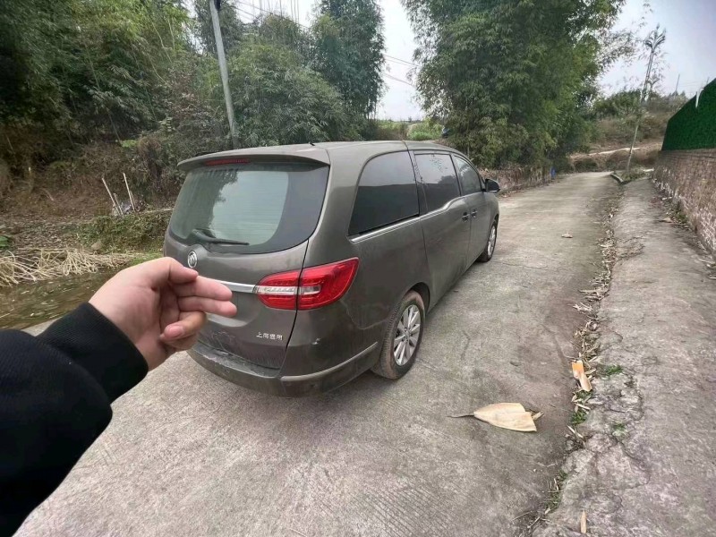 成都16年别克GL86