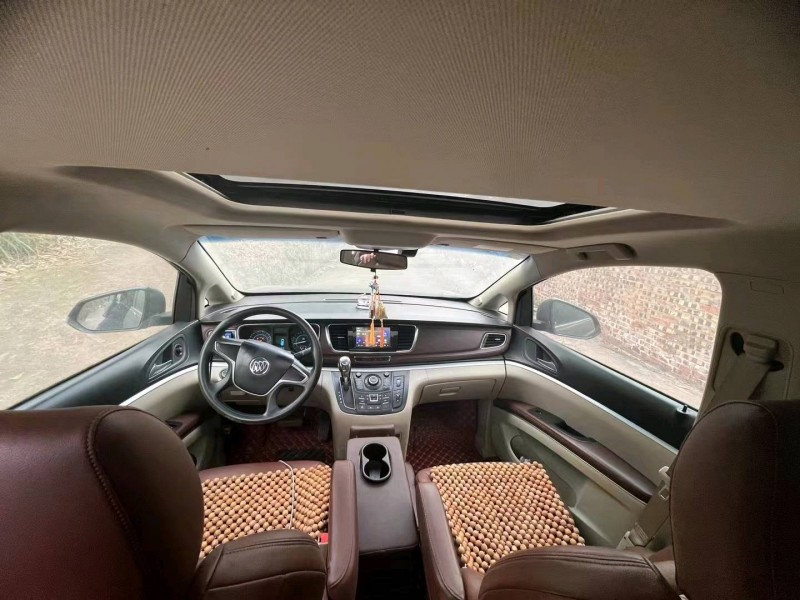 成都16年别克GL85