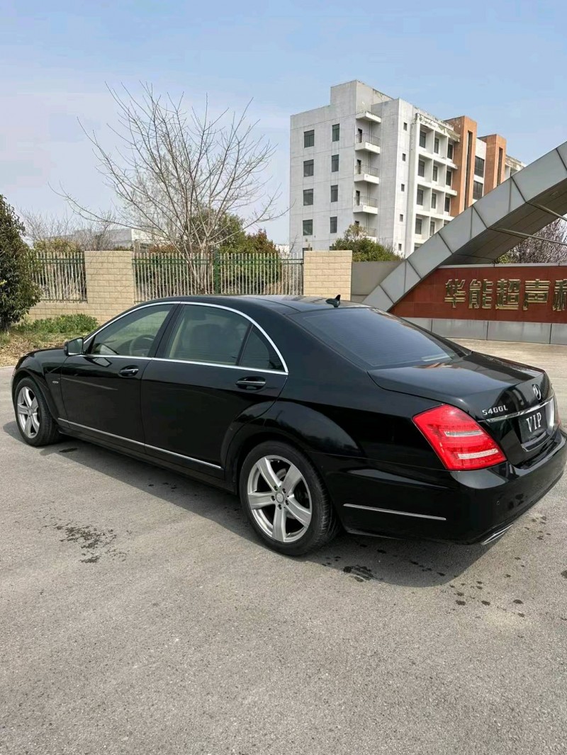 济南13年奔驰S8