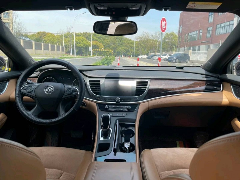 苏州17年别克君越6