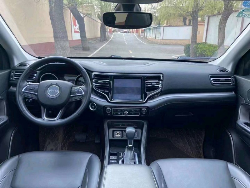 青岛19年Jeep指挥官7