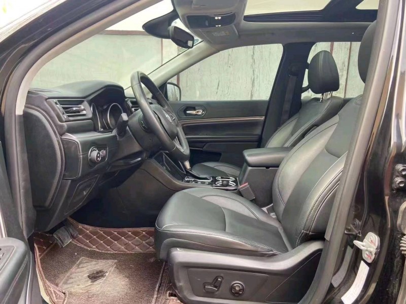 青岛19年Jeep指挥官8