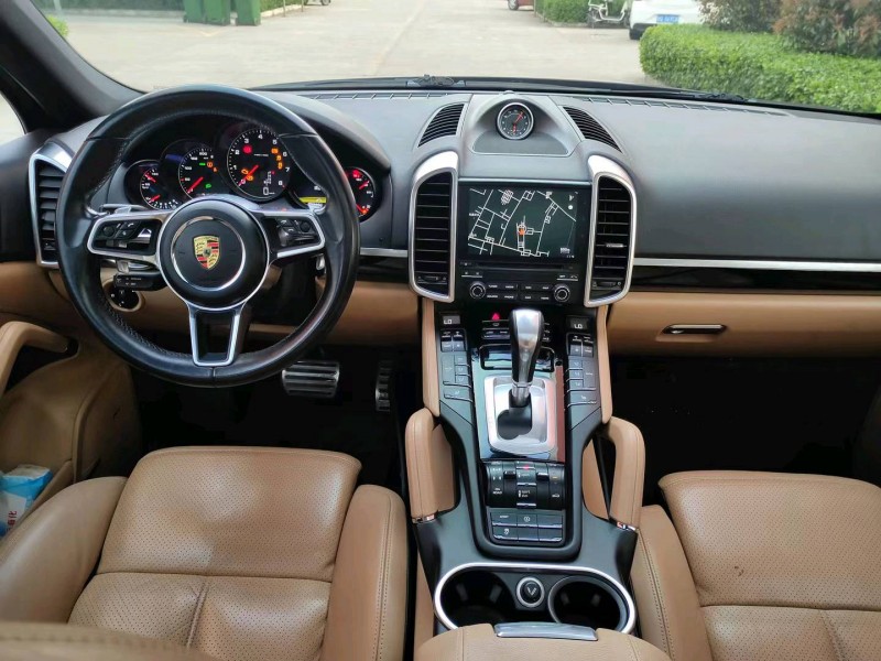 济南17年保时捷卡宴5