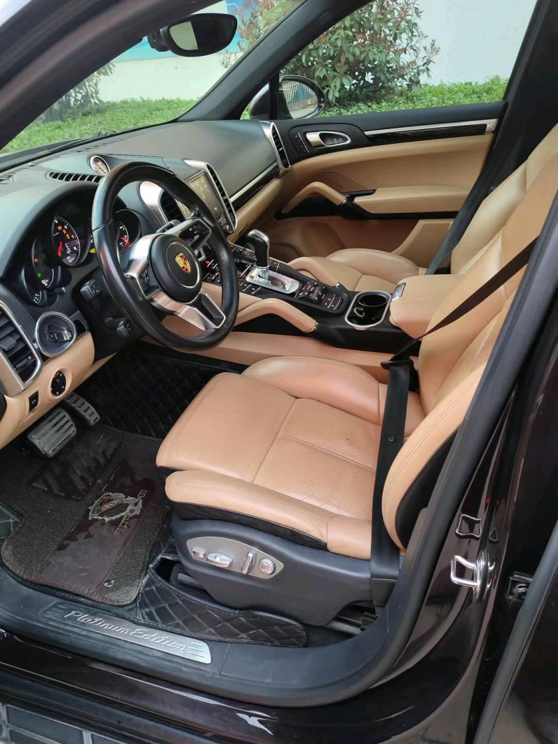 济南17年保时捷卡宴6