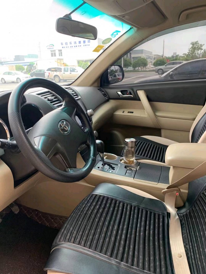 保定11年丰田汉兰达7