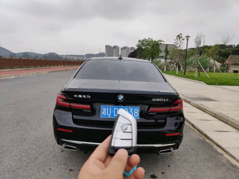 广州22年宝马5系9