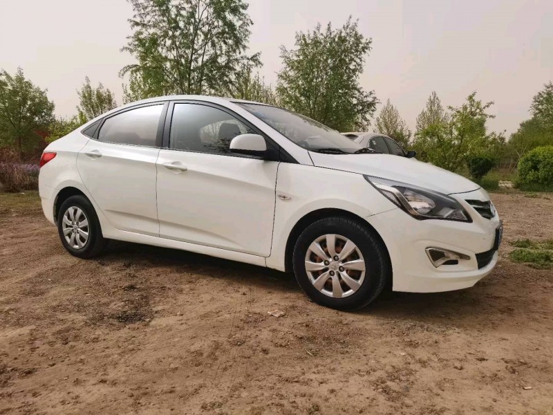 保定14年现代瑞纳2